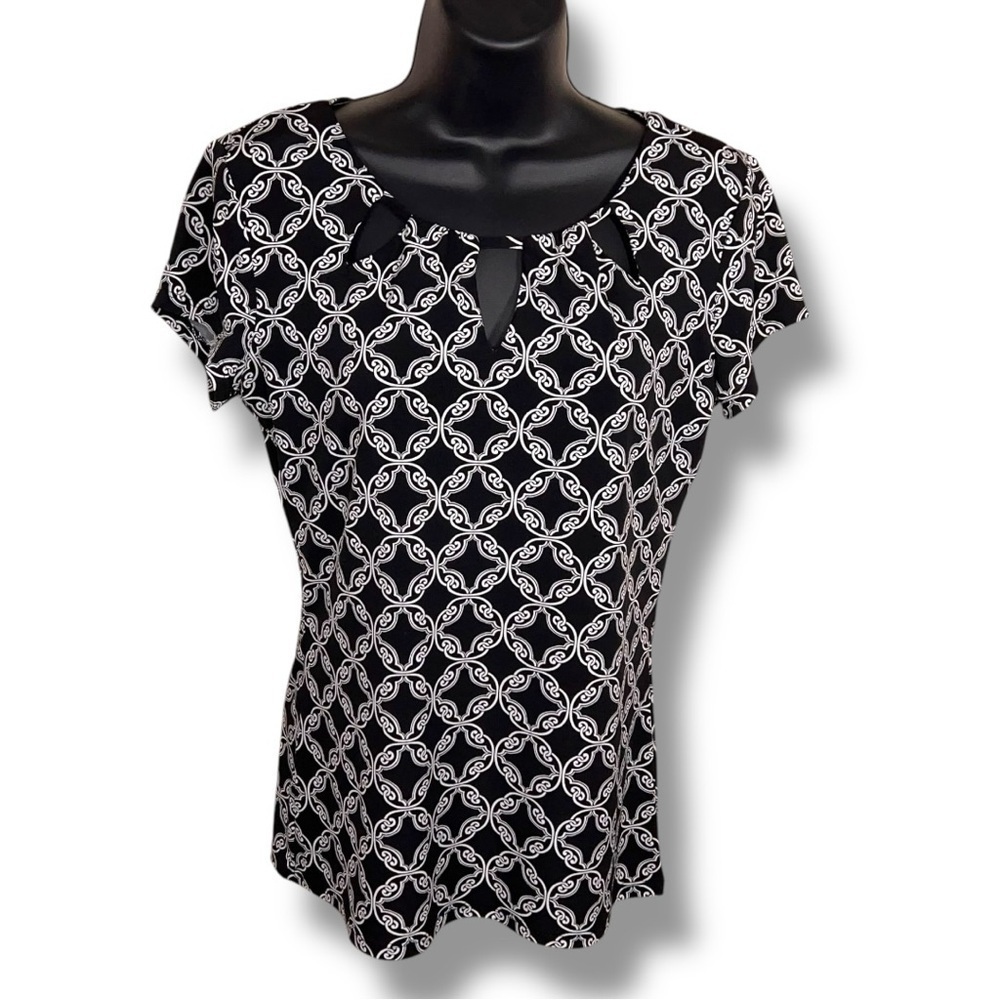 XS White House Black Market Short Sleeve Blouse Stretch Geometric Print